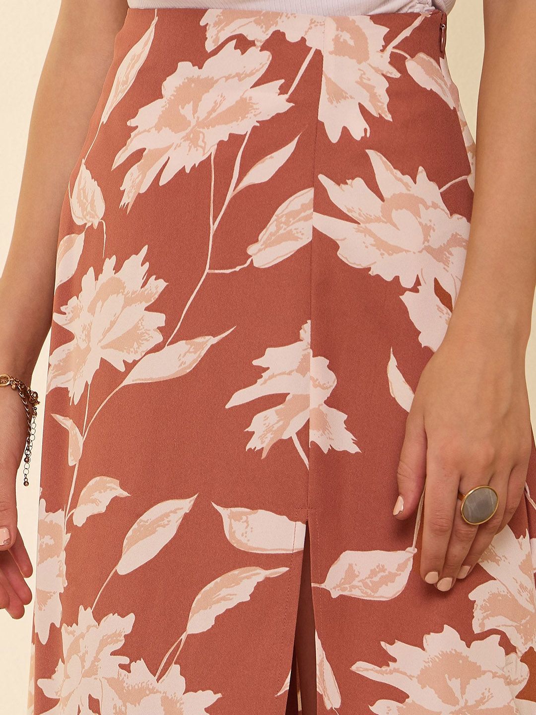 Berrylush Women Floral Printed  A-Line Knee Length Skirt