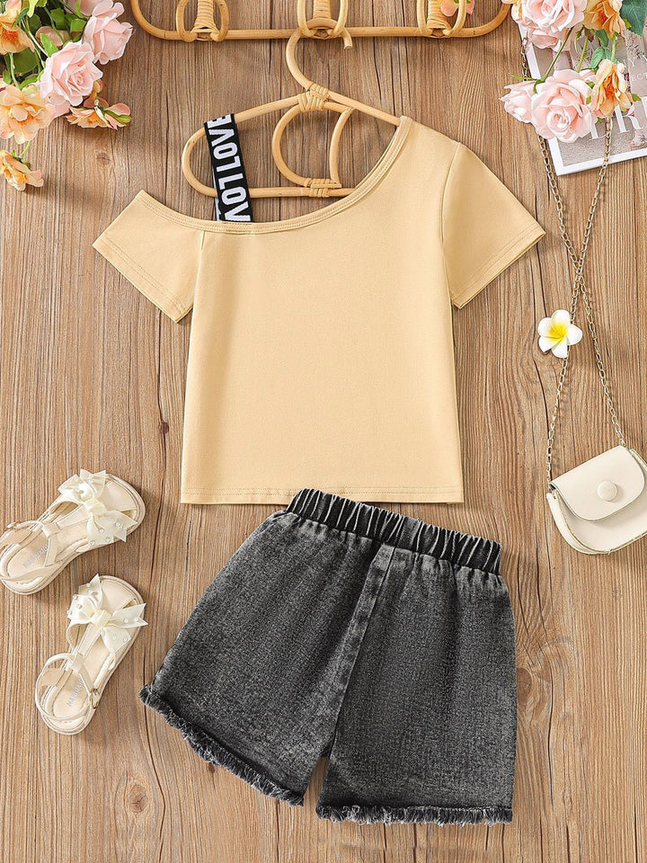 YK Girls Printed T-Shirt & Shorts Clothing Set
