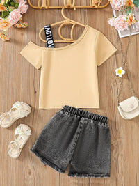 YK Girls Printed T-Shirt & Shorts Clothing Set