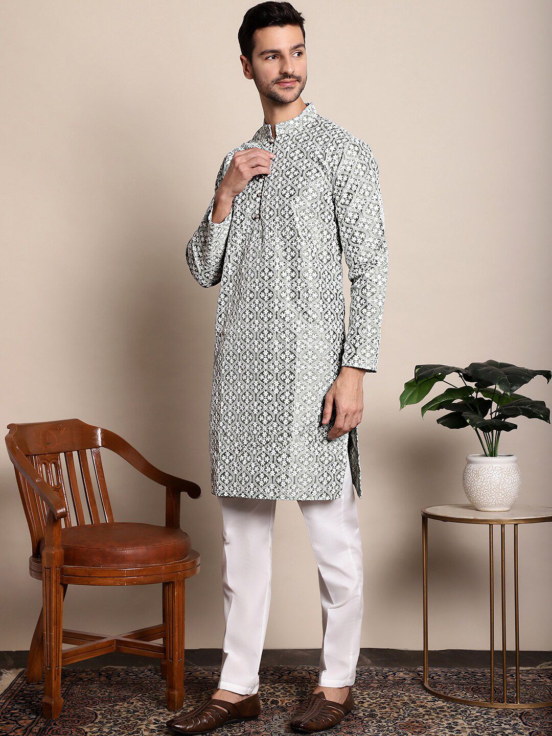 Anouk Green & White Floral Embroidered Chikankari Kurta With Pyjamas