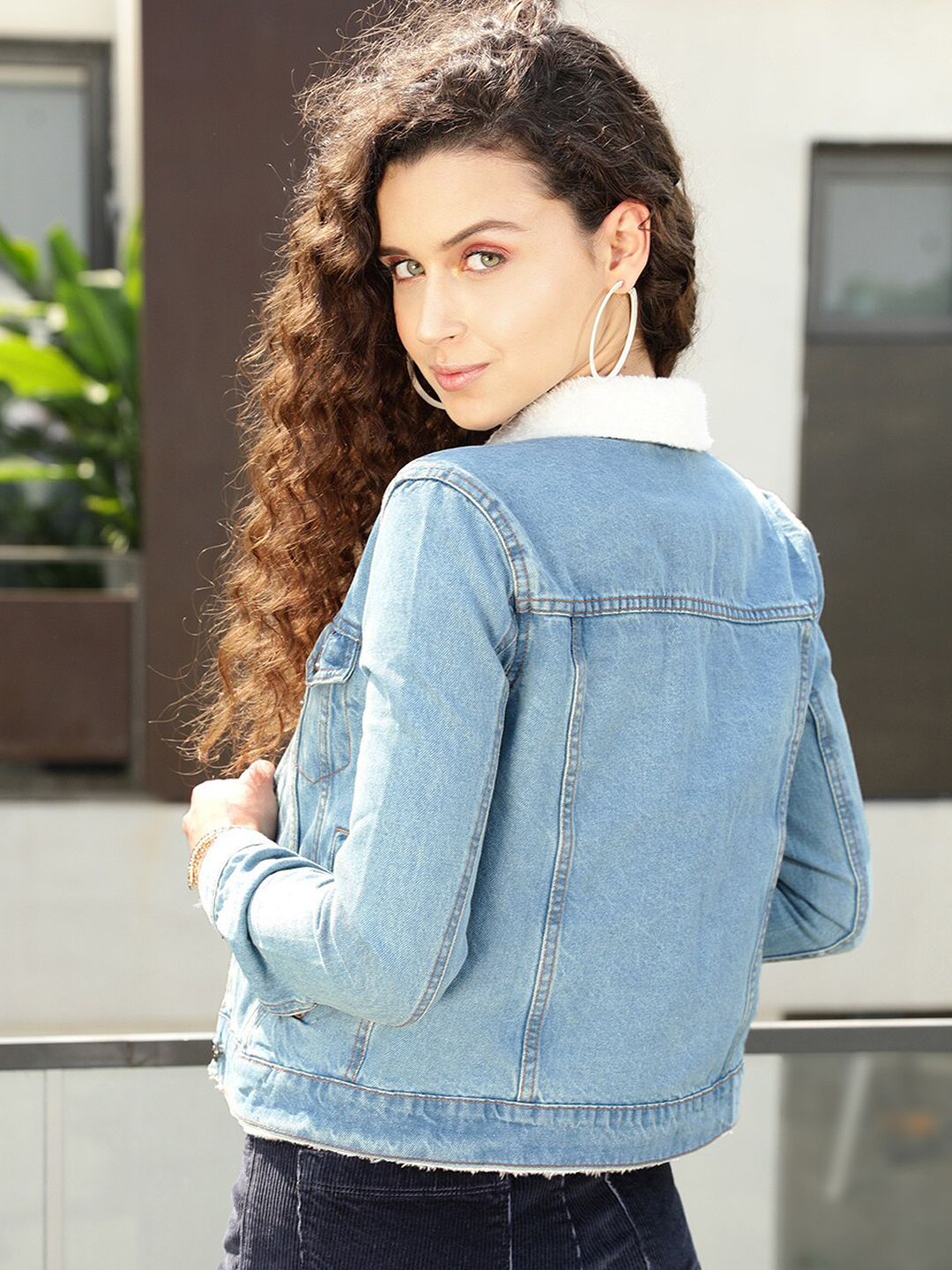 Jalan 9 wanita biru jaket denim kapas yang dibasuh putih