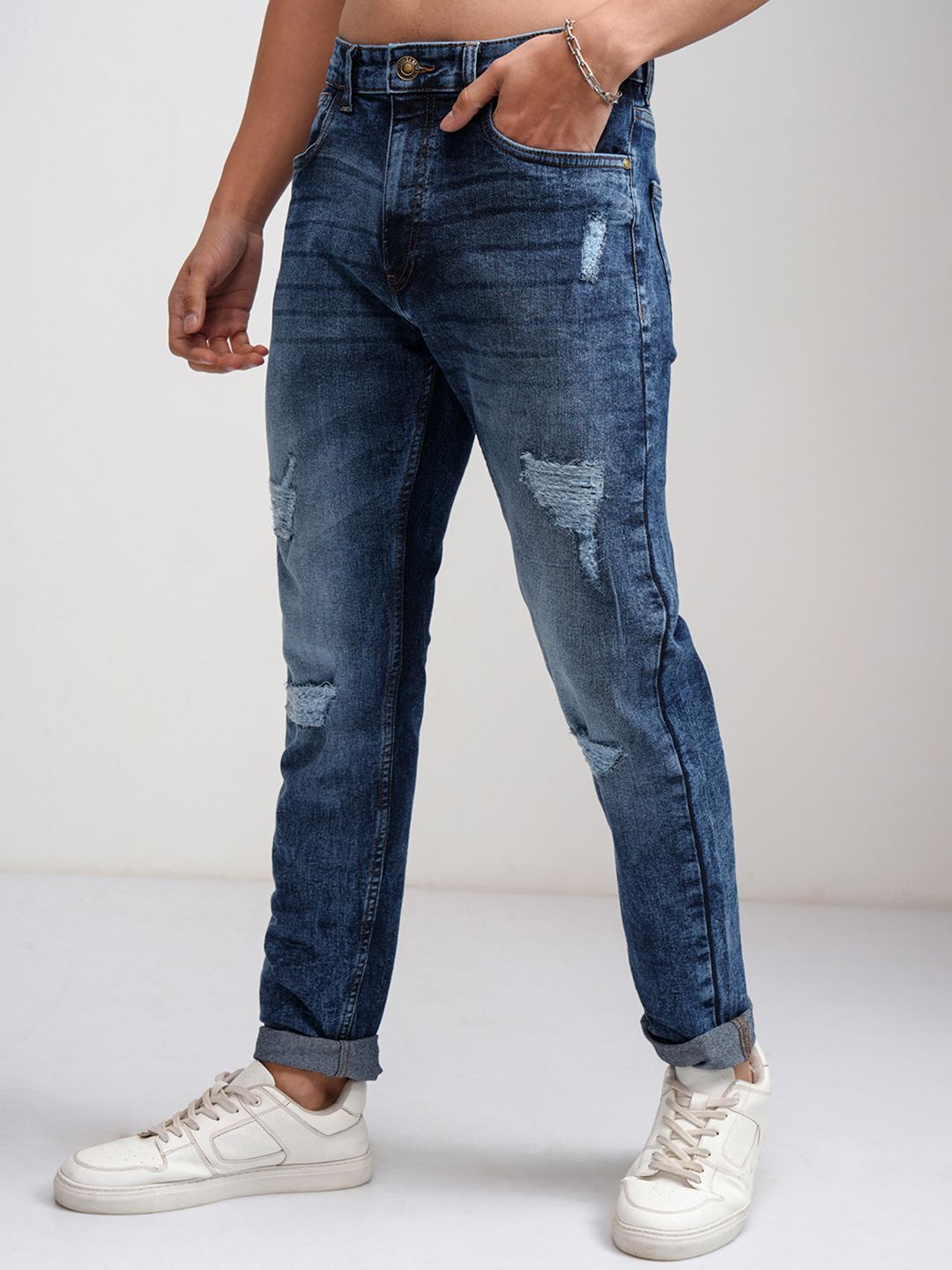 HIGHLANDER Men Blue Tapered Fit Mid-Rise Mildly Distressed Light Fade Stretchable Jeans