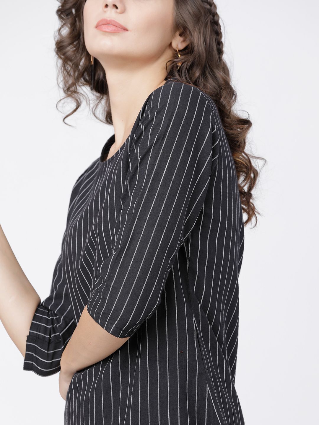 Vishudh Black Striped Printed Round Neck Straight Kurta