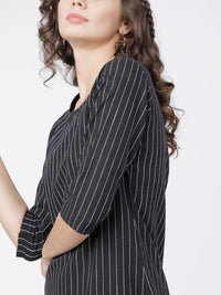 Vishudh Black Striped Printed Round Neck Straight Kurta