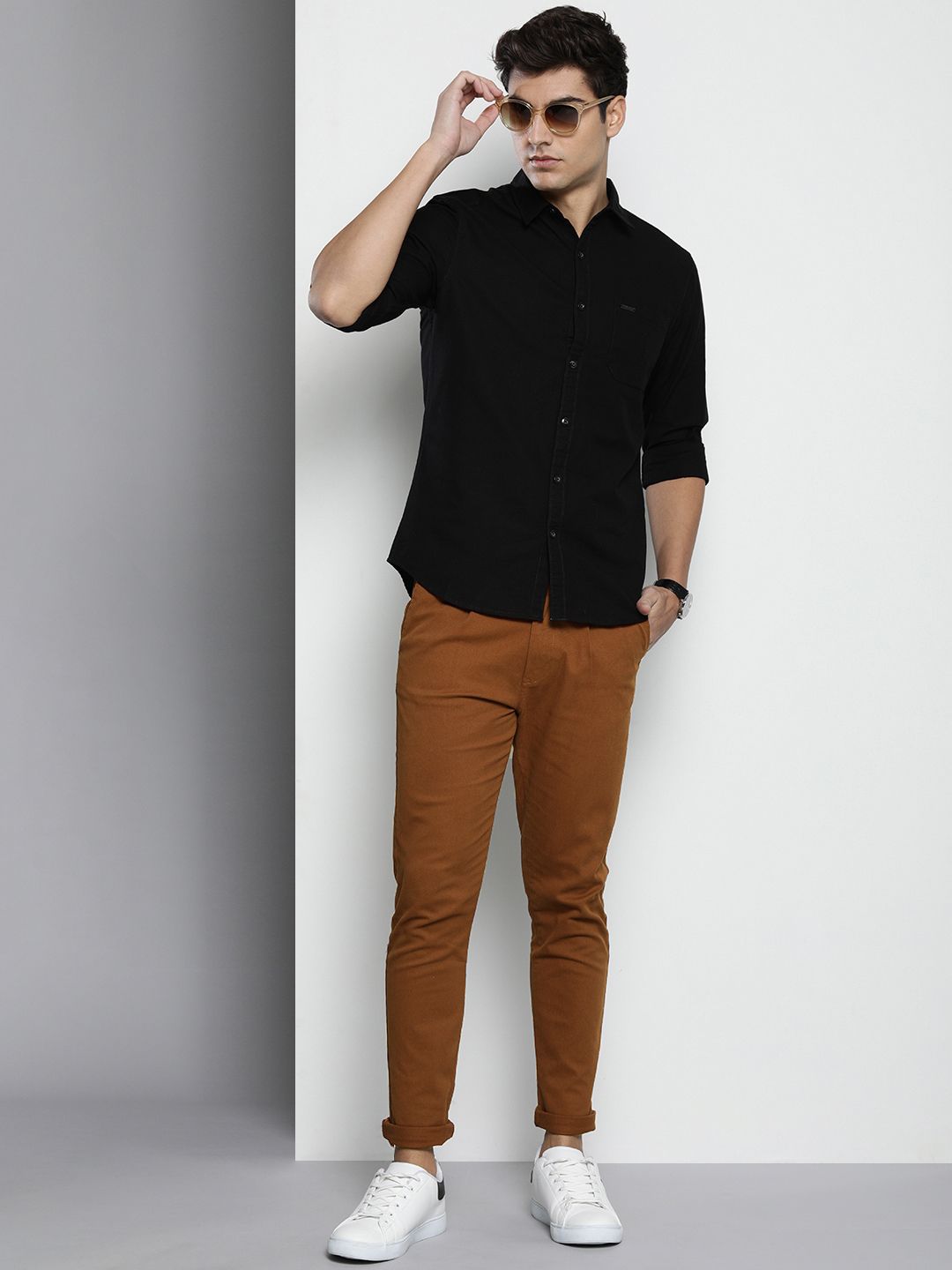 The Indian Garage Co Men Slim Fit Chinos