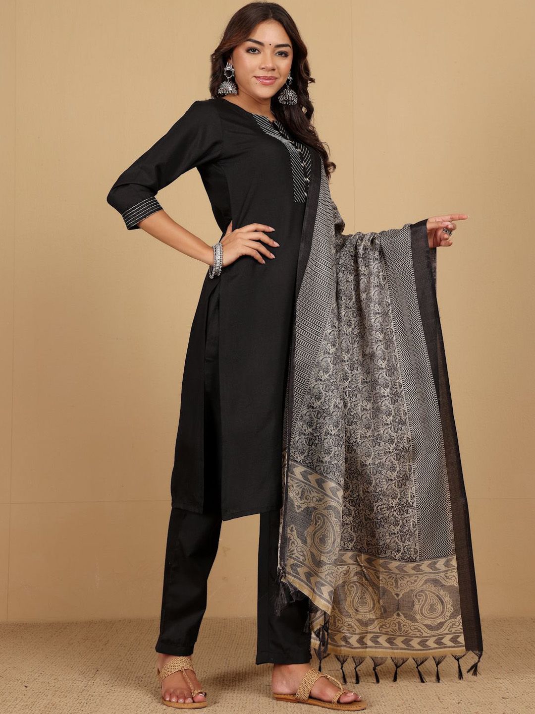 Varanga Thread Work Notch Neck Straight Kurta With Trousers And Dupatta