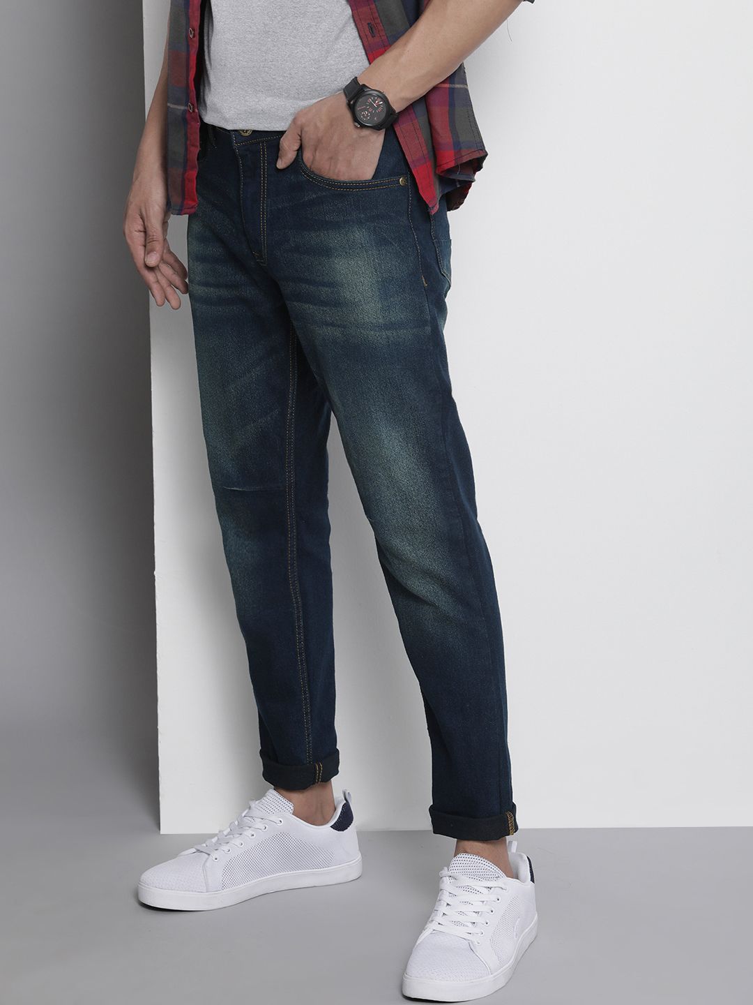 The Indian Garage Co Men Carrot Fit Light Fade Stretchable Jeans