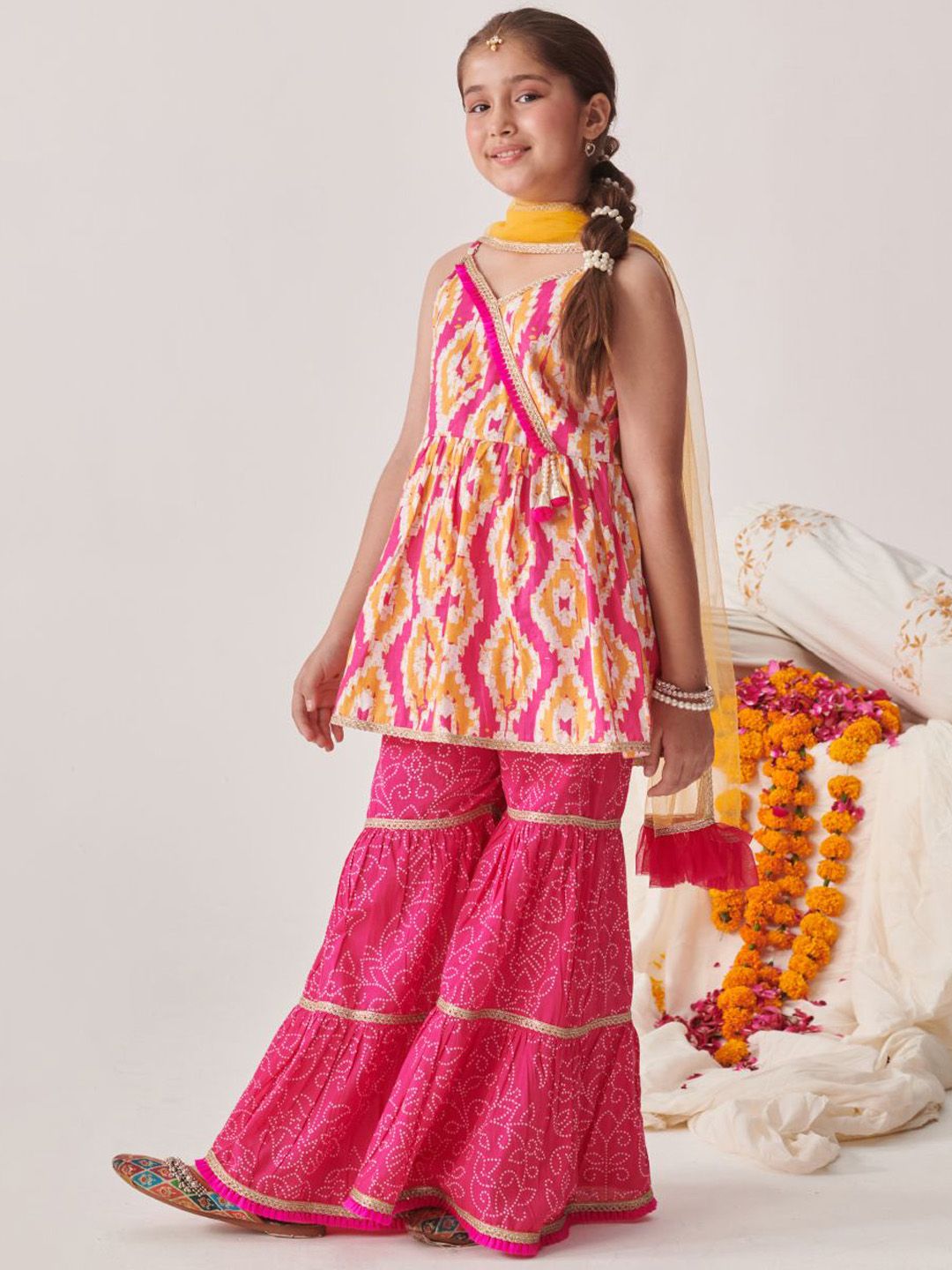 pspeaches Girls Floral Printed Regular Kurta with Sharara & With Dupatta