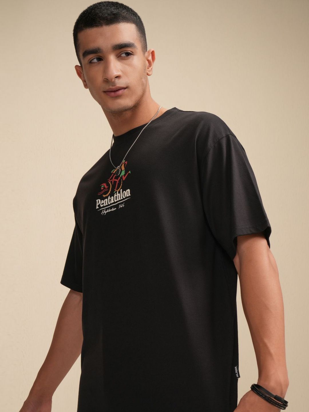 HIGHLANDER Men Printed Applique T-shirt