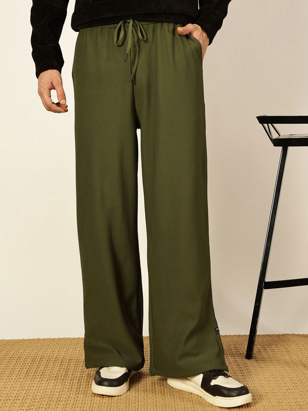 Thomas Scott Men Mid-Rise Loose Fit Parallel Trousers