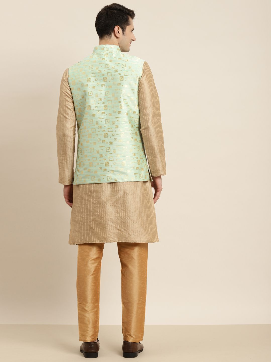 SOJANYA Kurta Emas & Hijau Lelaki dengan Jaket Churidar & Nehru
