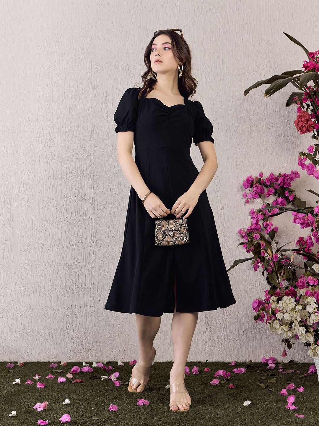 Berrylush Women Sweetheart Neck Puff Sleeve Midi Dress