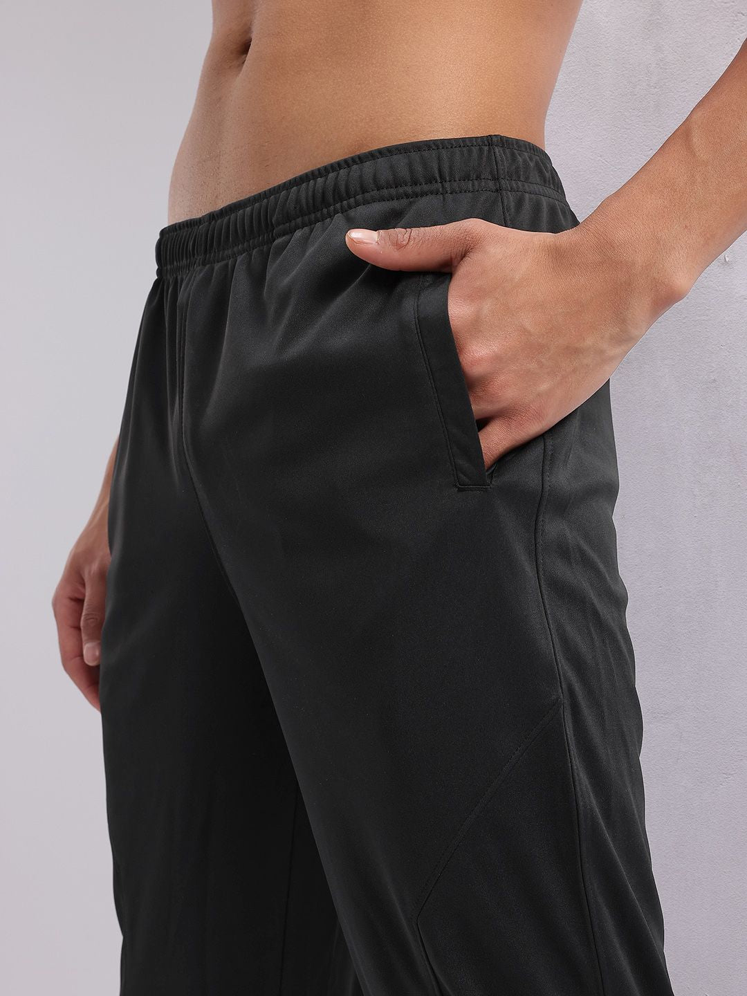 HRX by Hrithik Roshan Men Mid-Rise Brand Logo Detail Rapid-Dry Training Joggers