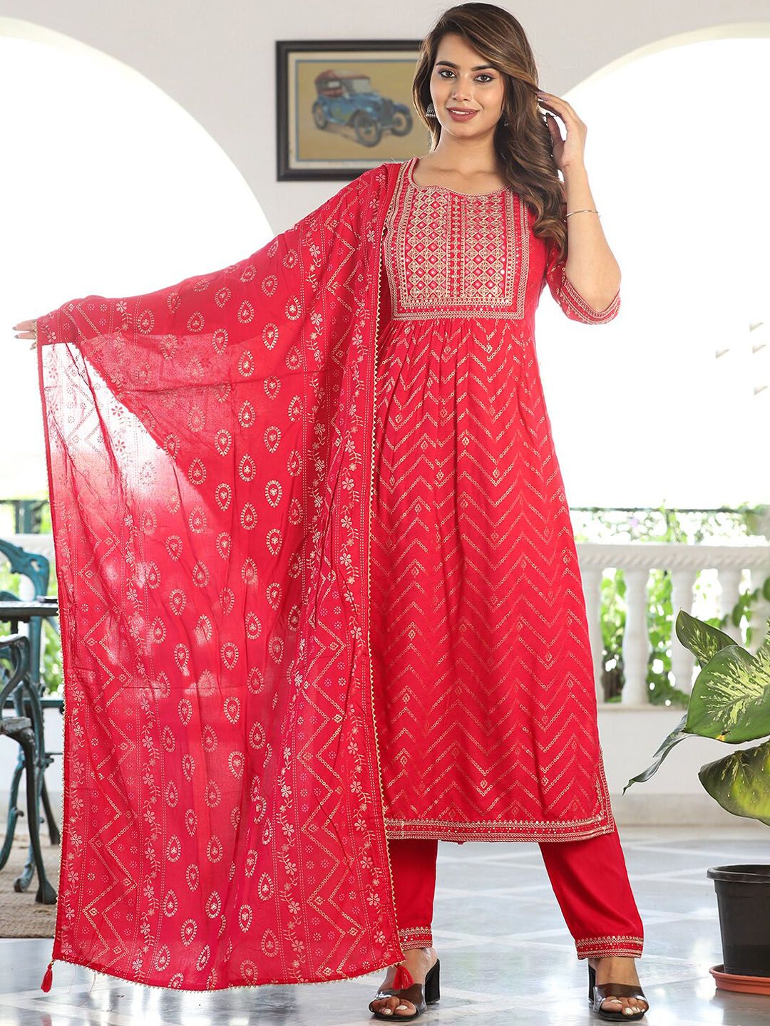 Vishudh Bandhani Embroidered Regular Kurta with Trousers & Dupatta