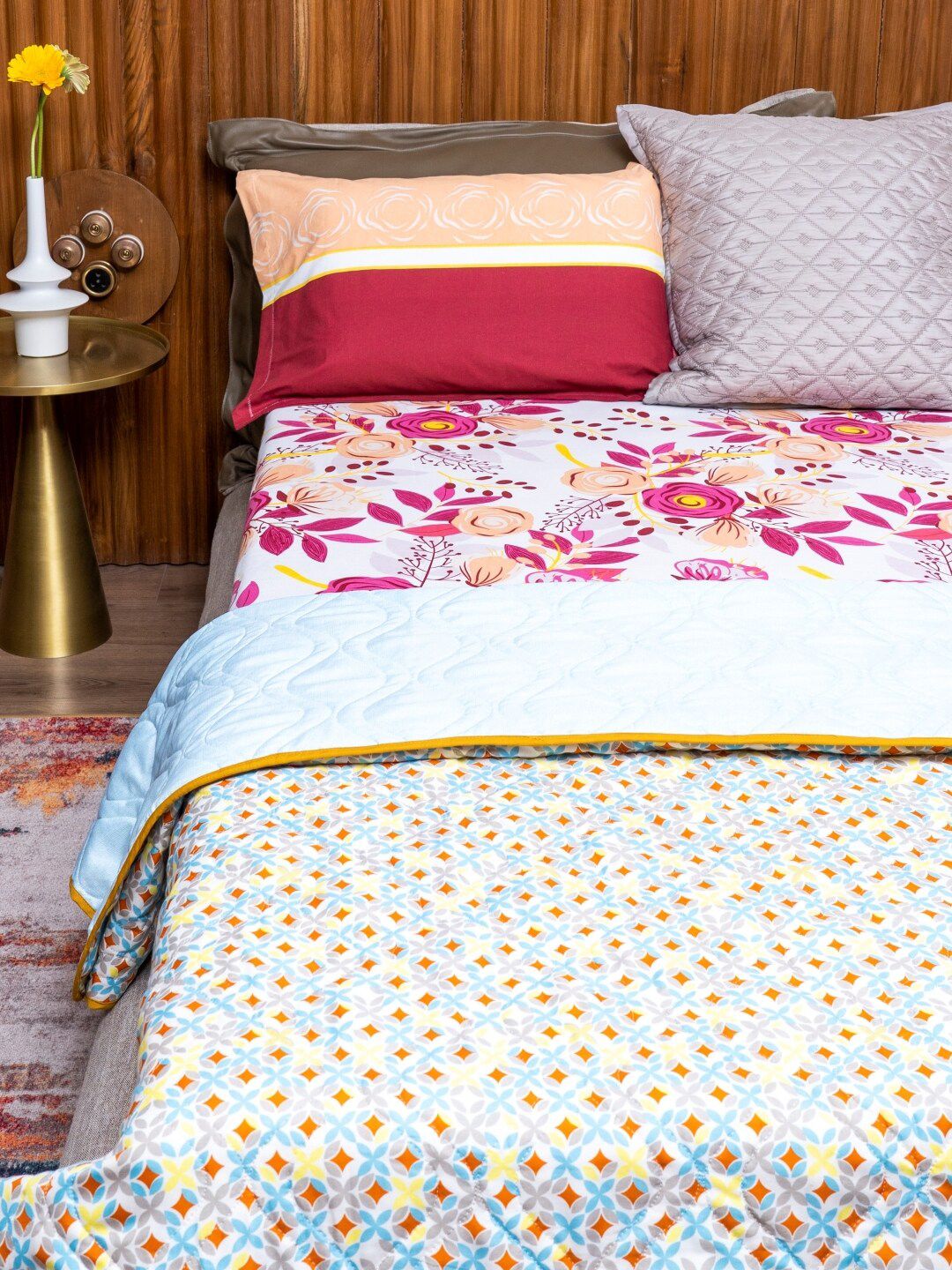 URBAN SPACE Divine Pink Floral 144 TC Pure Cotton Queen Bedsheet With 2 Pillow Covers