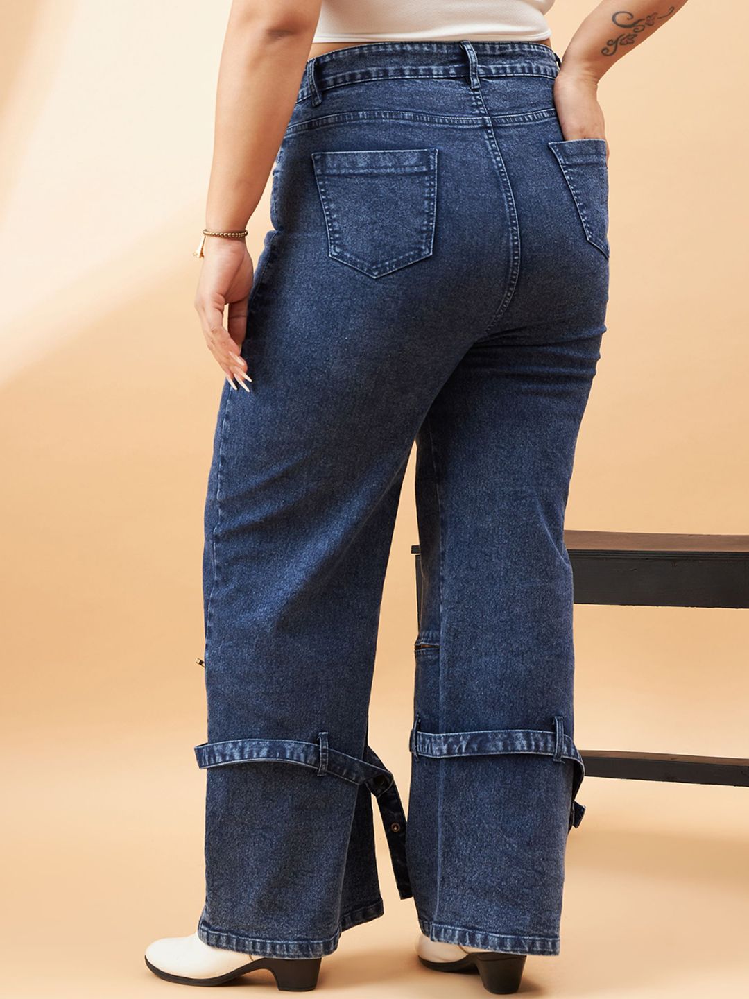 SASSAFRAS Curve Women Plus Size Comfort High-Rise Light Fade Stretchable Jeans