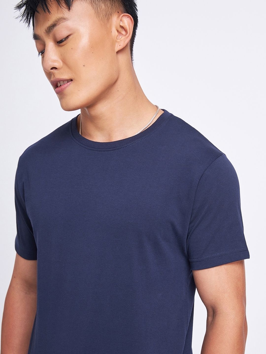 Bewakoof Men Navy Blue Solid Round Neck Pure Cotton T-shirt