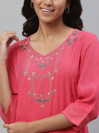 AURELIA Floral Yoke Design Thread Work V-Neck Straight Kurta