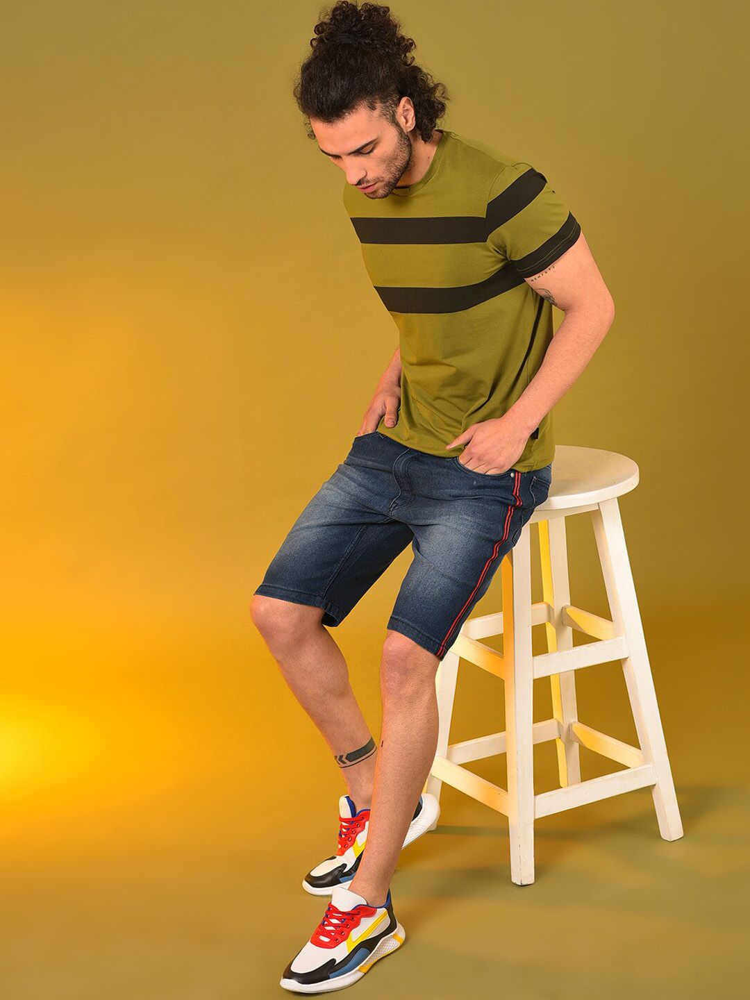 Campus Sutra Men Blue Washed Denim Outdoor Side Striped Denim Shorts