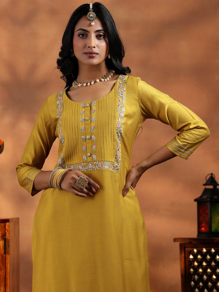 Libas Women Floral Yoke Design Regular Thread Work Kurta with Trousers & With Dupatta
