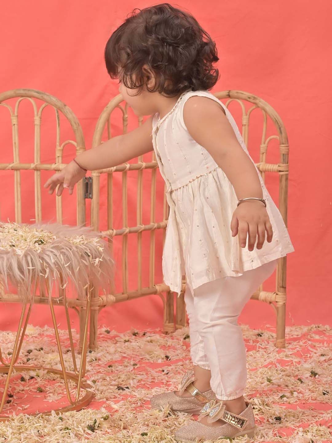 VASTRAMAY Girls Embroidered Regular Sequinned Chanderi Cotton Kurta With Trouser