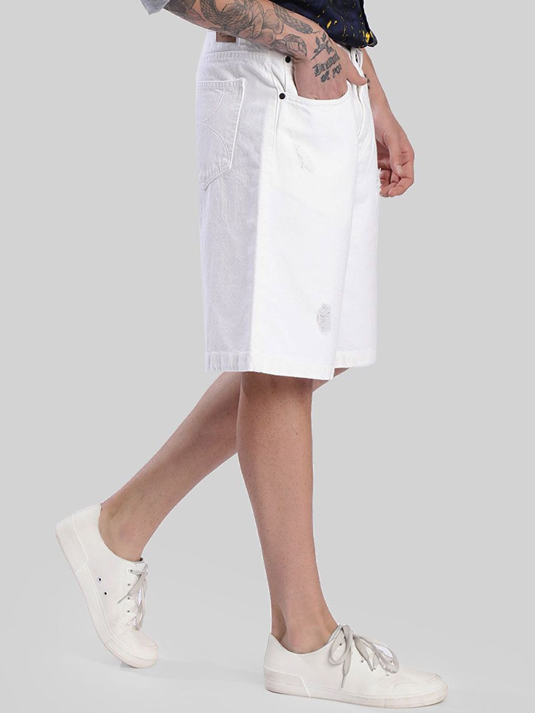 Bene Kleed Men Baggy Fit Distressed Denim Shorts