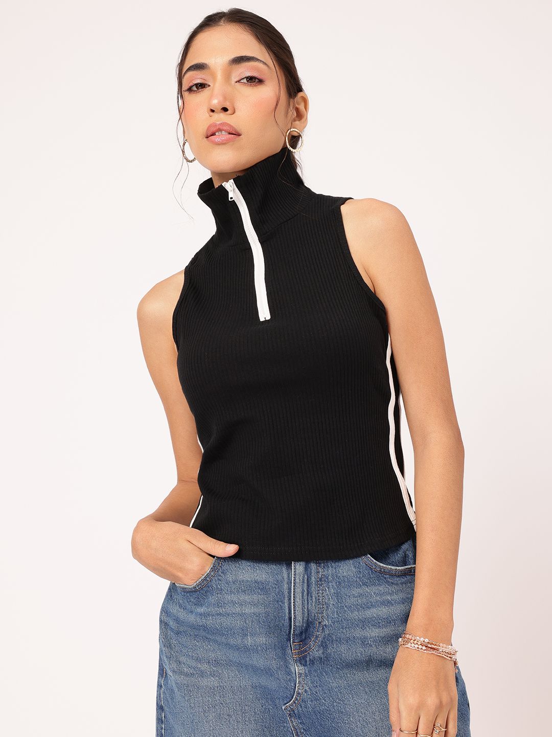 DressBerry Vibe Shift Ribbed Contrast-Trim Sleeveless Top