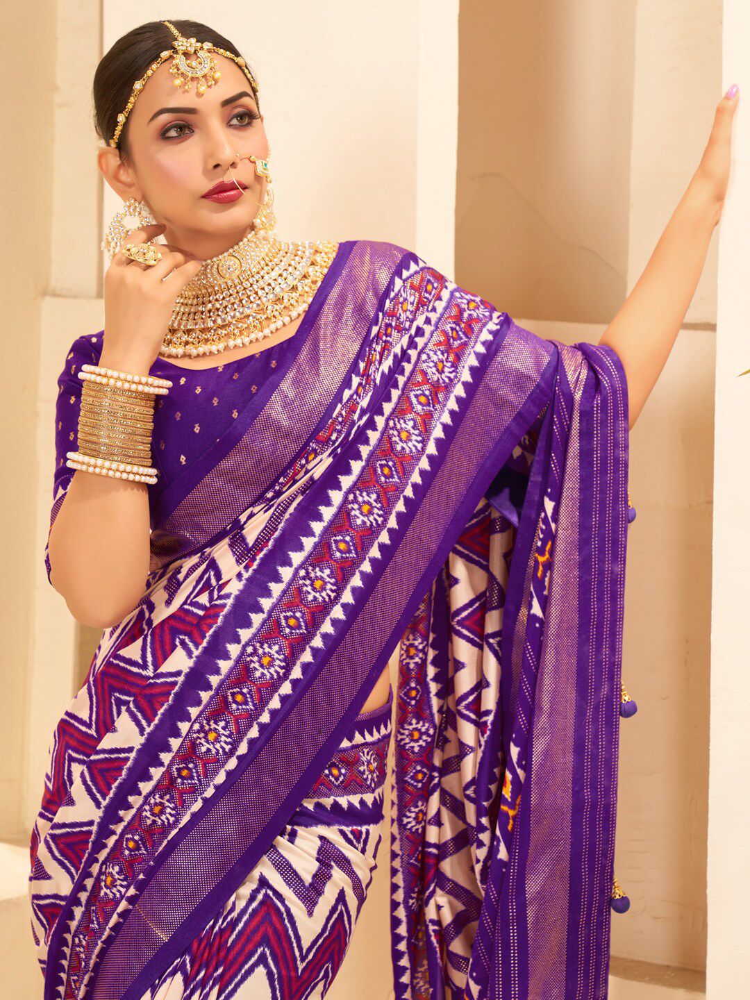 Saree mall Striped Zari Silk Blend Banarasi Sarees