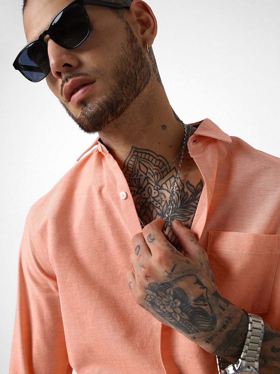 VASTRADO Classic Slim Fit Spread Collar Long Sleeves Pure Cotton Casual Shirt