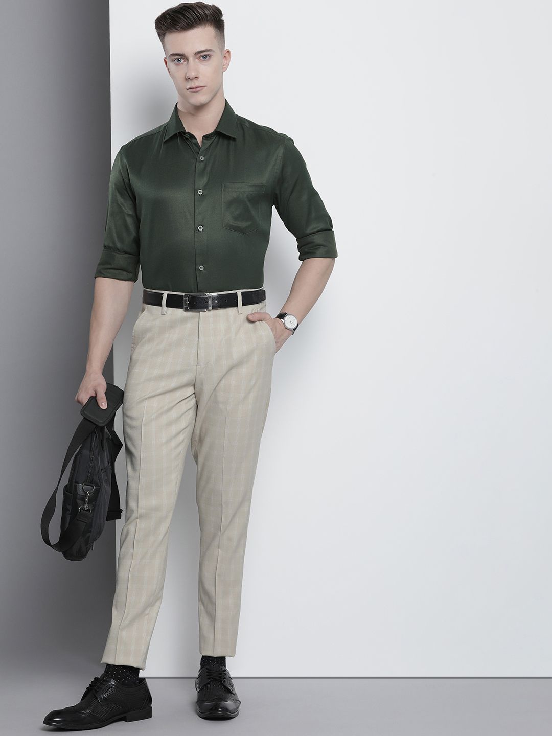 The Indian Garage Co. X Luxe Men Solid Slim Fit Opaque Formal Shirt