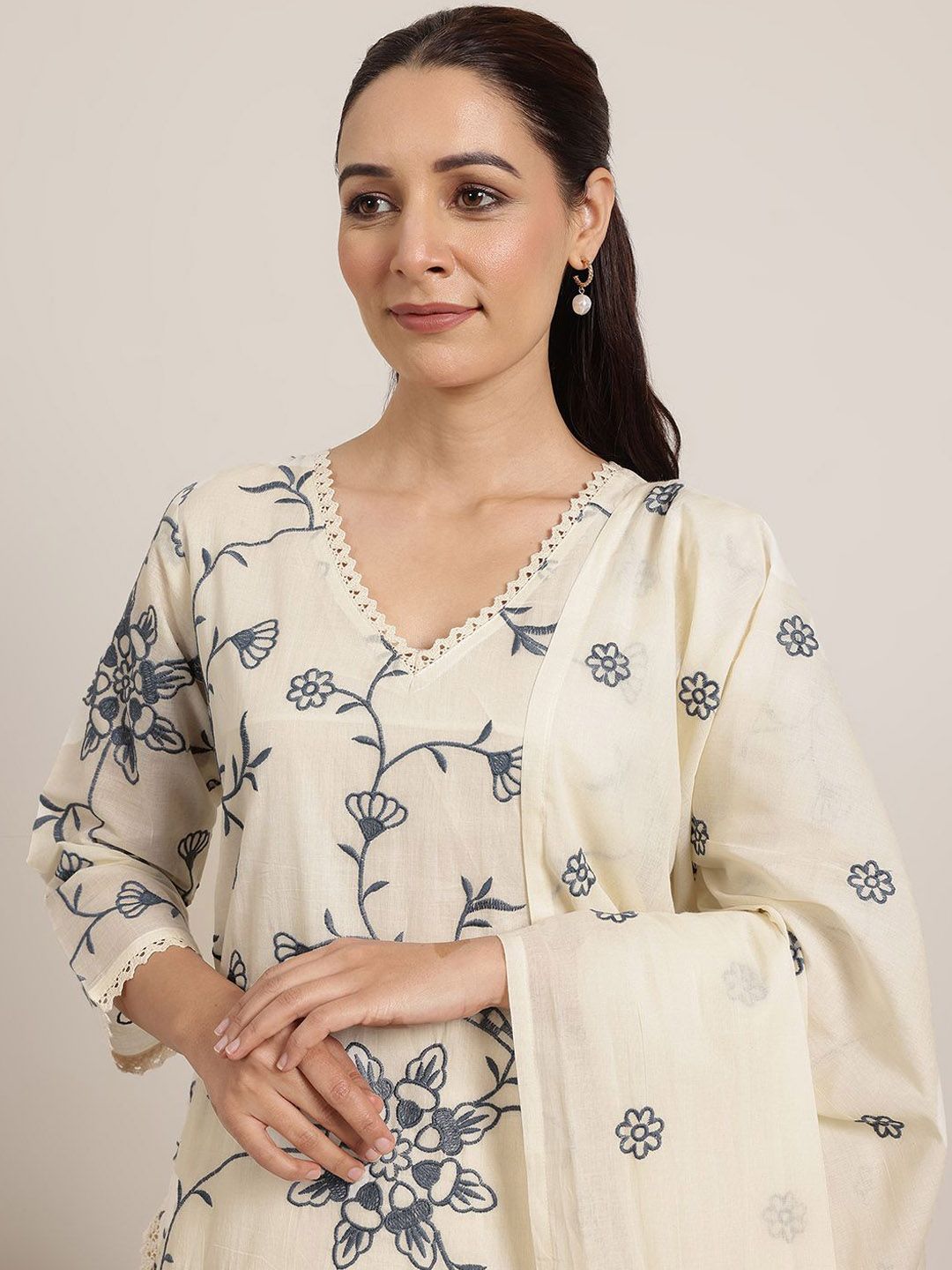 Libas Women Floral Embroidered Regular Kurta with Trousers & With Dupatta
