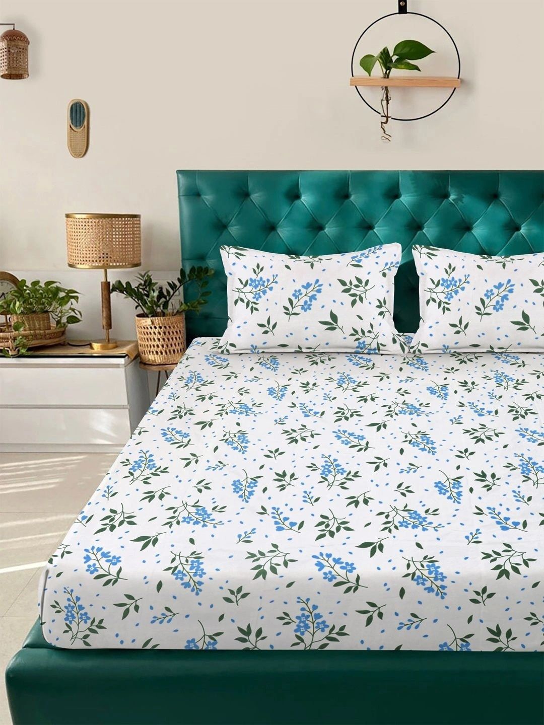 Moda Rapido X KLOTTHE White & Blue Floral 300 TC King Bedsheet with 2 Pillow Covers
