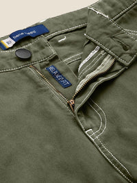 Bene Kleed Men Relaxed Fit Cargo Trousers With Contrast Stitch