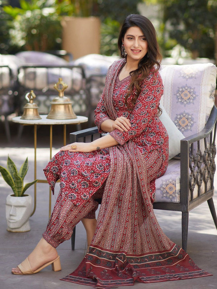 KALINI Women Floral Printed Regular Thread Work Kurta with Trousers & With Dupatta