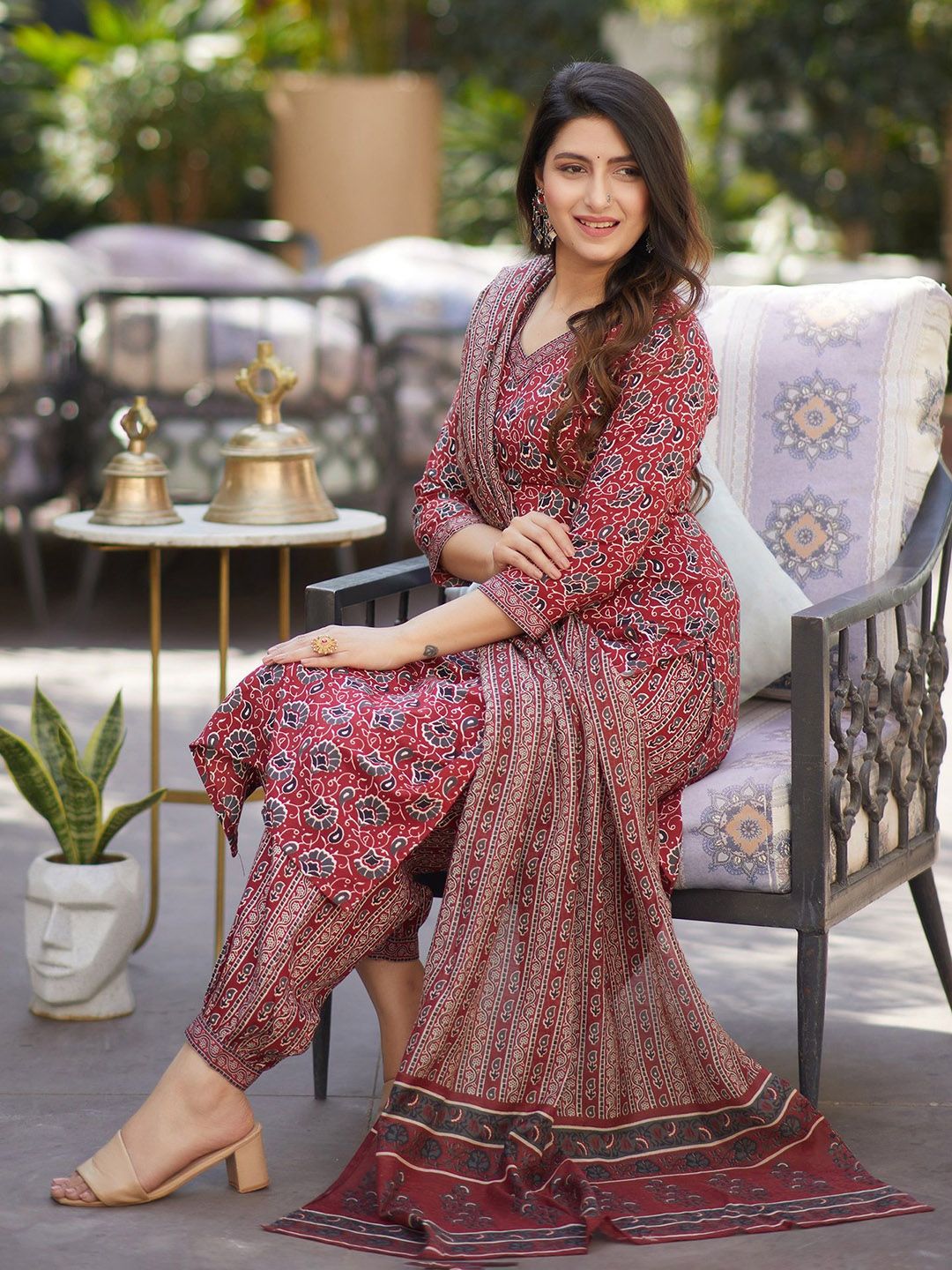 KALINI Women Floral Printed Regular Thread Work Kurta with Trousers & With Dupatta