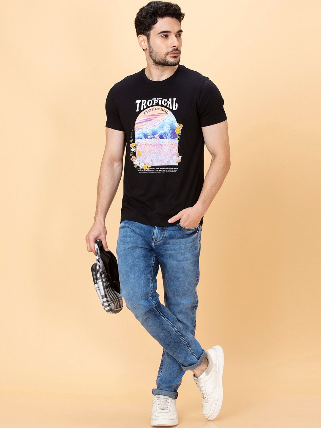 Menjadi lelaki manusia berat pudar kelihatan seluar jeans regangan