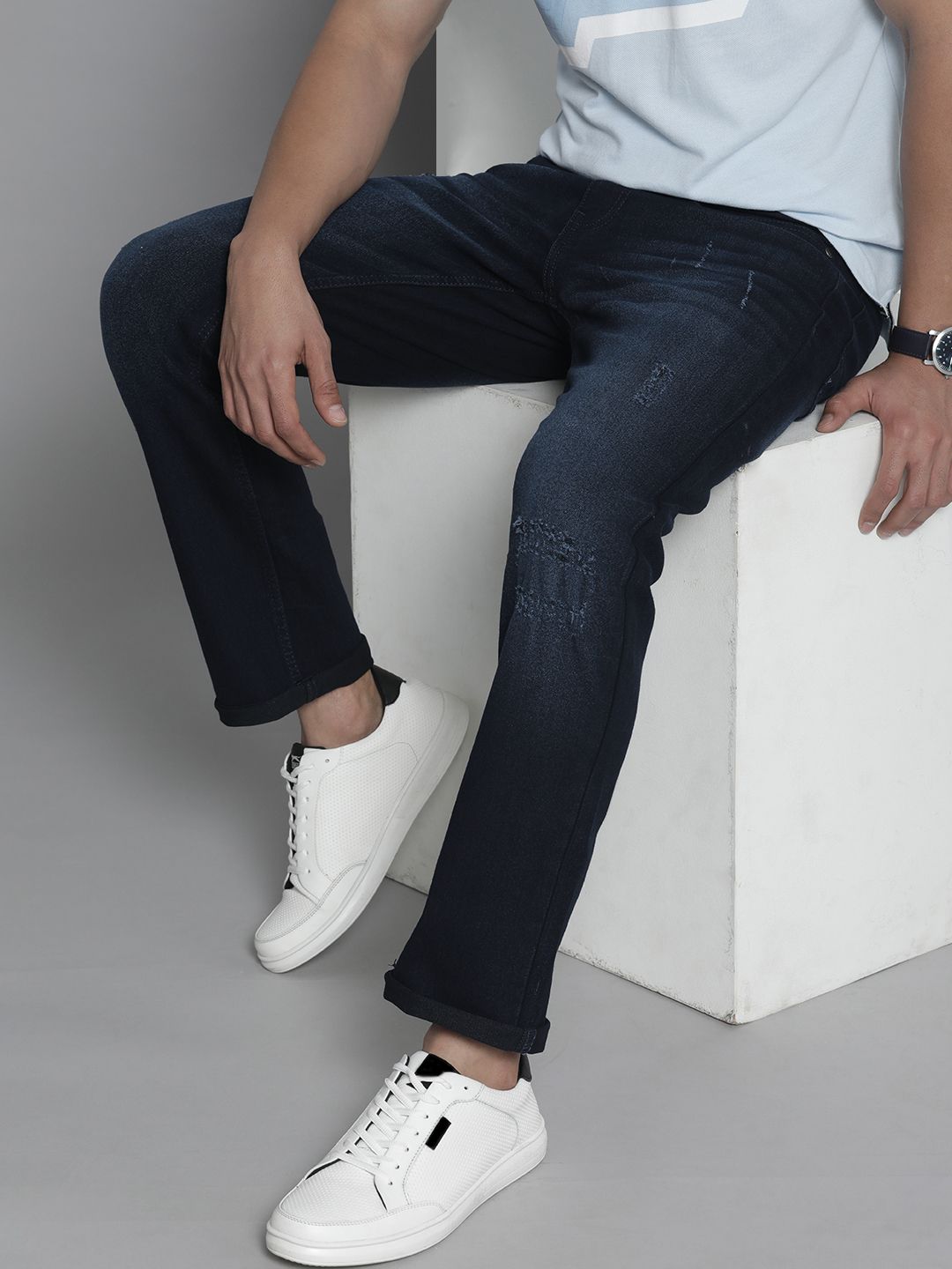 The Indian Garage Co Men Slim Straight Fit Low Distress Light Fade Stretchable Jeans