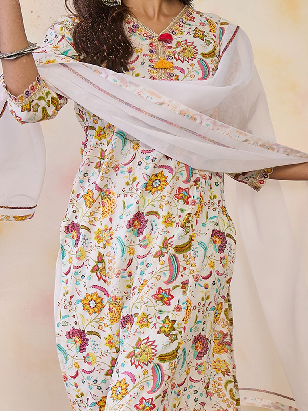 Indo Era Women Floral Printed Regular Thread Work Pure Cotton Kurta with Trousers & With Dupatta