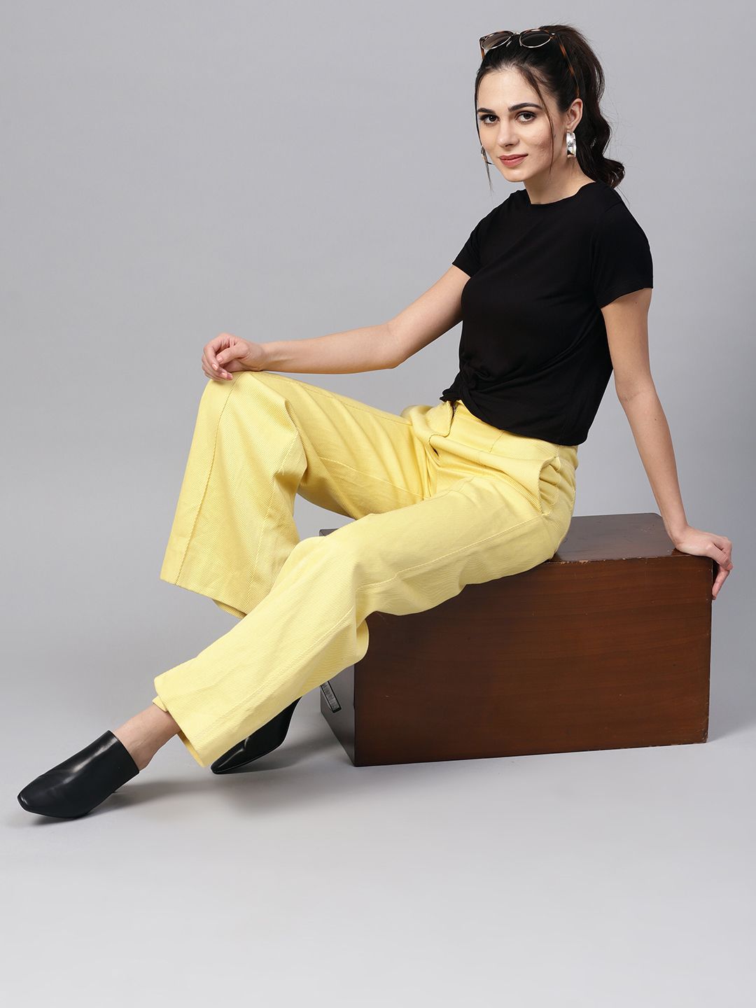 SASSAFRAS Women Black Solid Crop Top