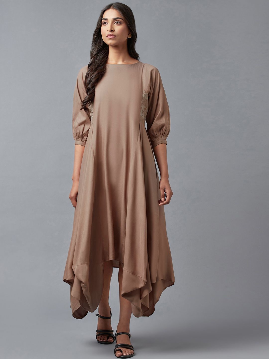 W Women Beige Geometric Embroidered Thread Work Kaftan Kurta