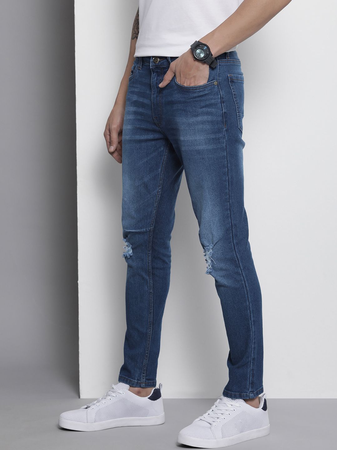 The Indian Garage Co Men Relaxed Fit Low Distress Light Fade Stretchable Jeans