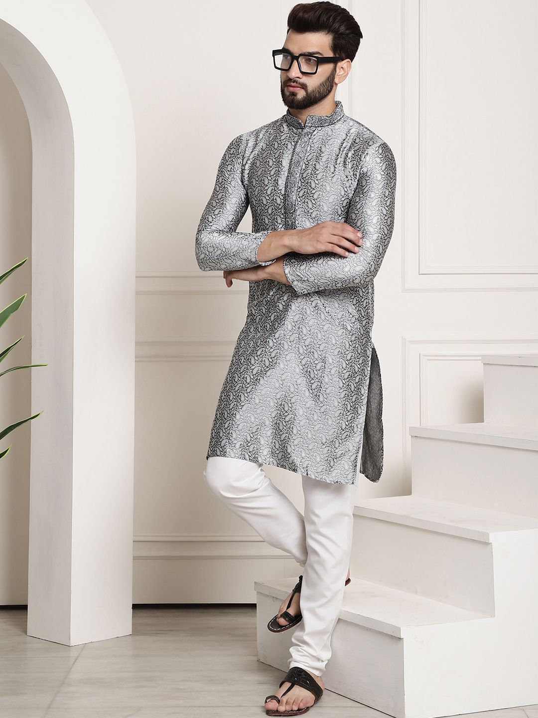 SOJANYA Paisley Woven Design Mandarin Collar Thread Work Long Sleeves Straight Kurta