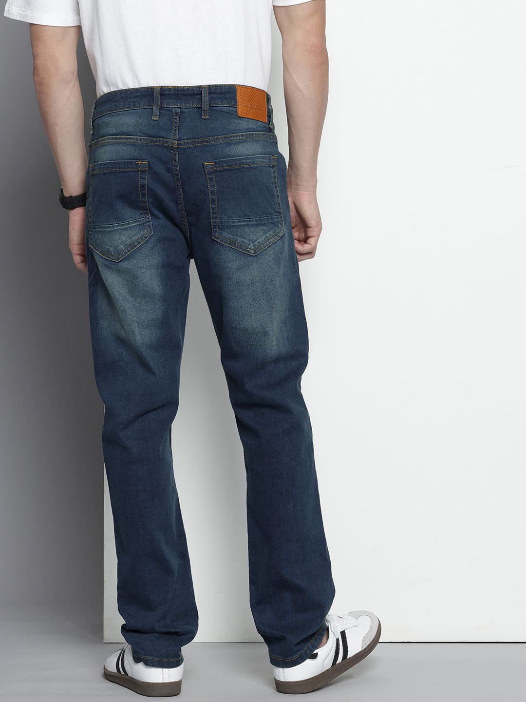 The Indian Garage Co. Men Straight Fit Heavy Fade Stretchable Jeans