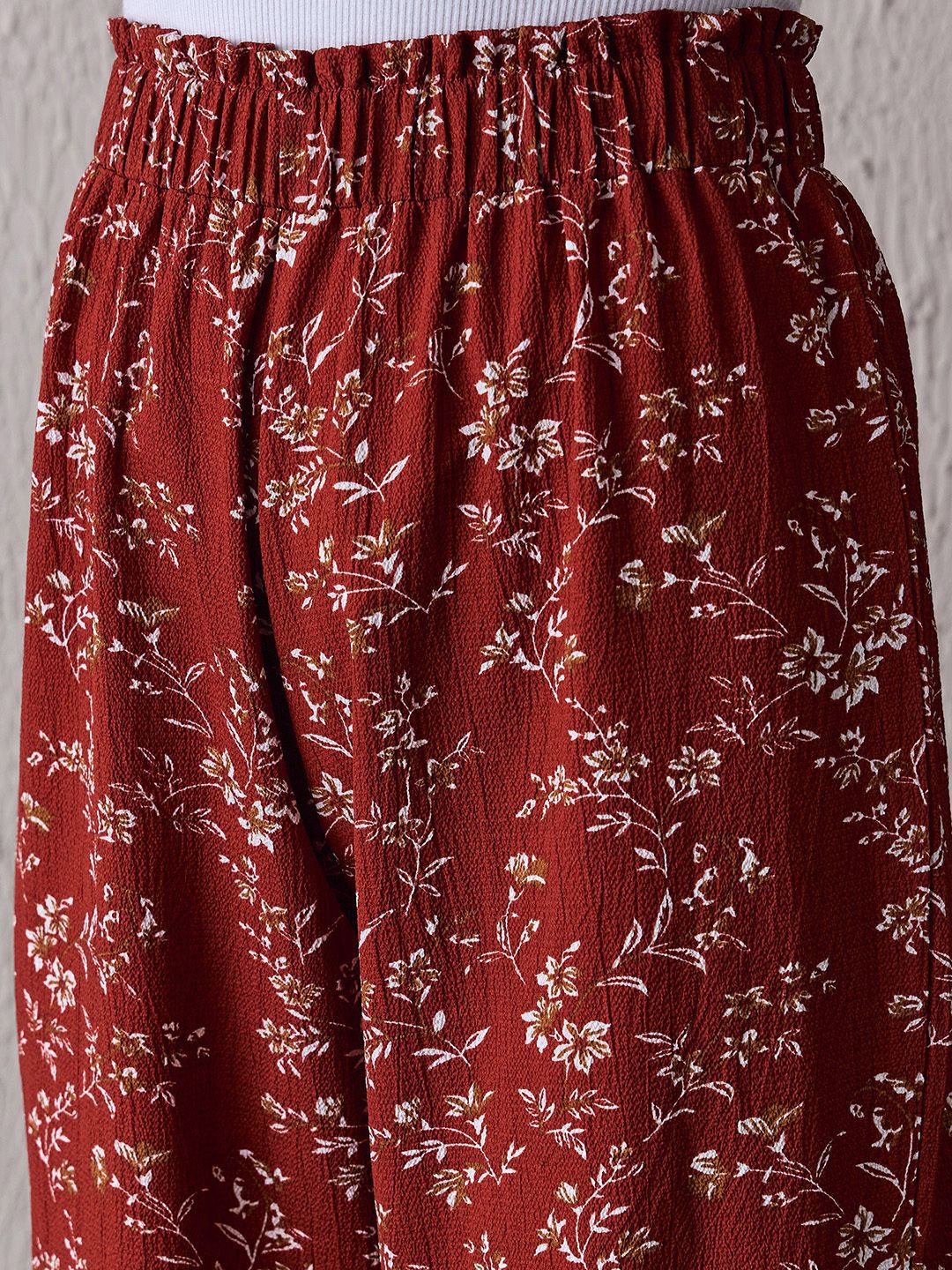 Berrylush Women Floral Printed High-Rise Trousers