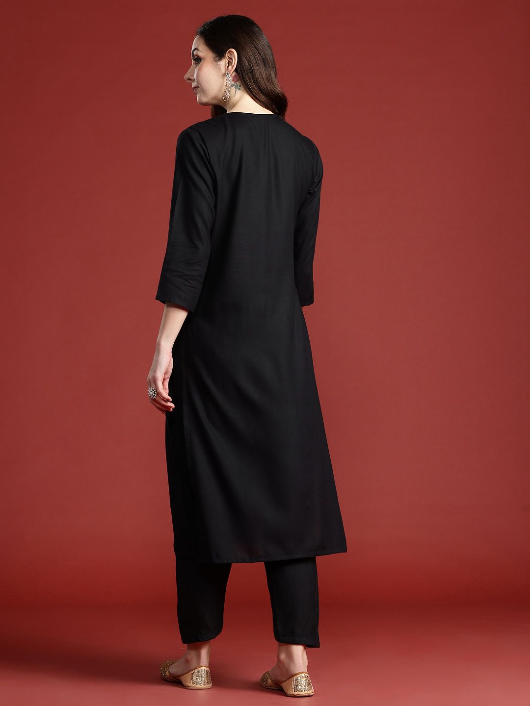 Indo Era Solid Pure Cotton Kurta with Geometric Thread Work