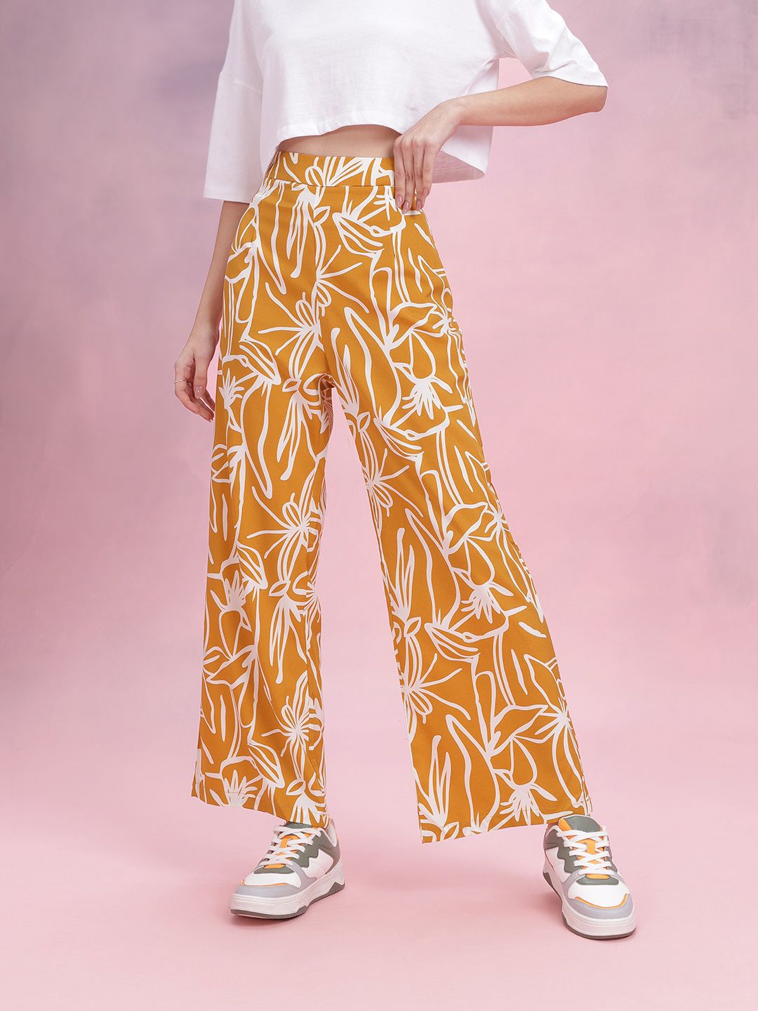 DressBerry Women Floral Printed High-Rise Trousers