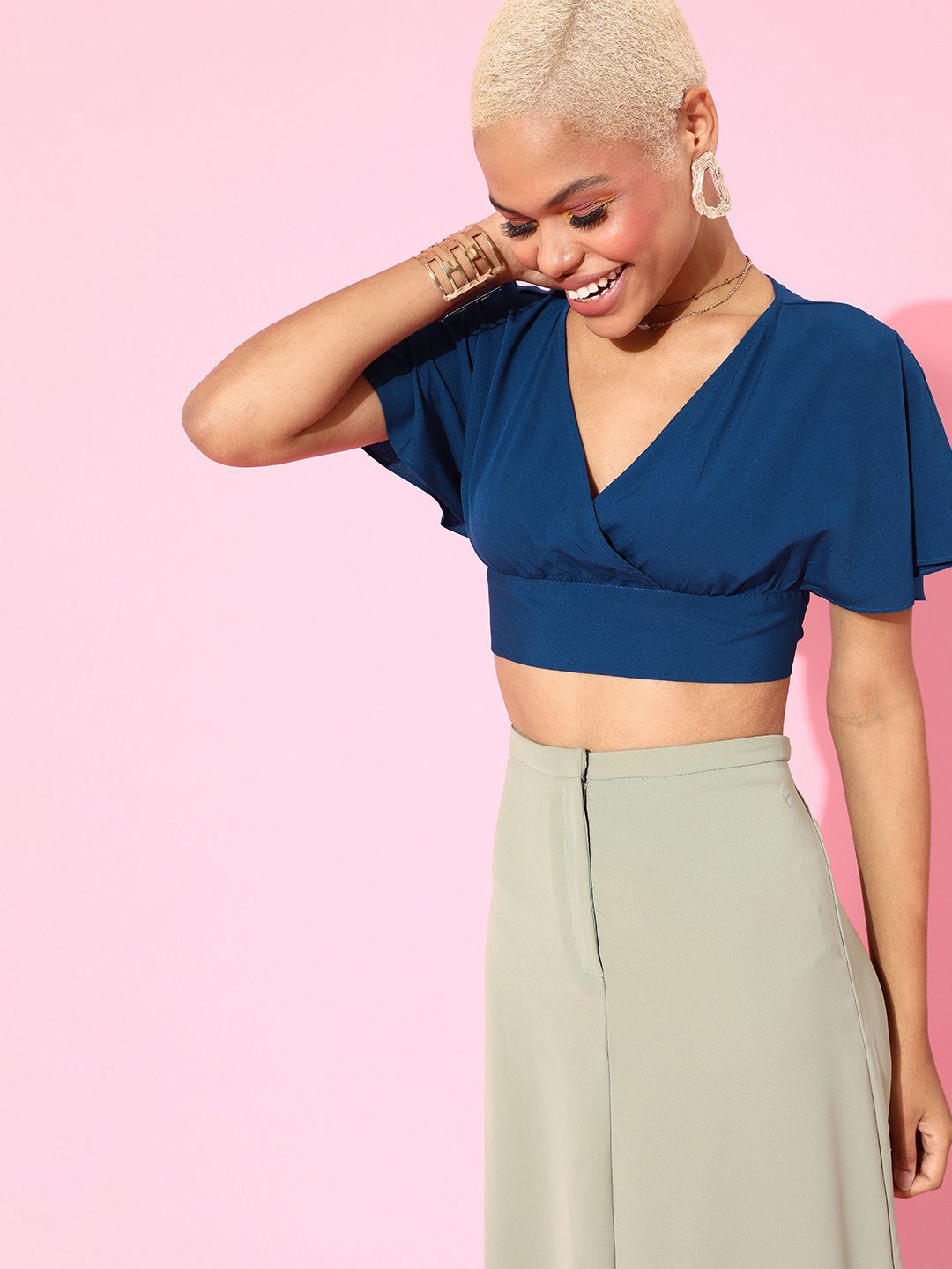 Berrylush Women Stunning Blue Solid Cropped Top