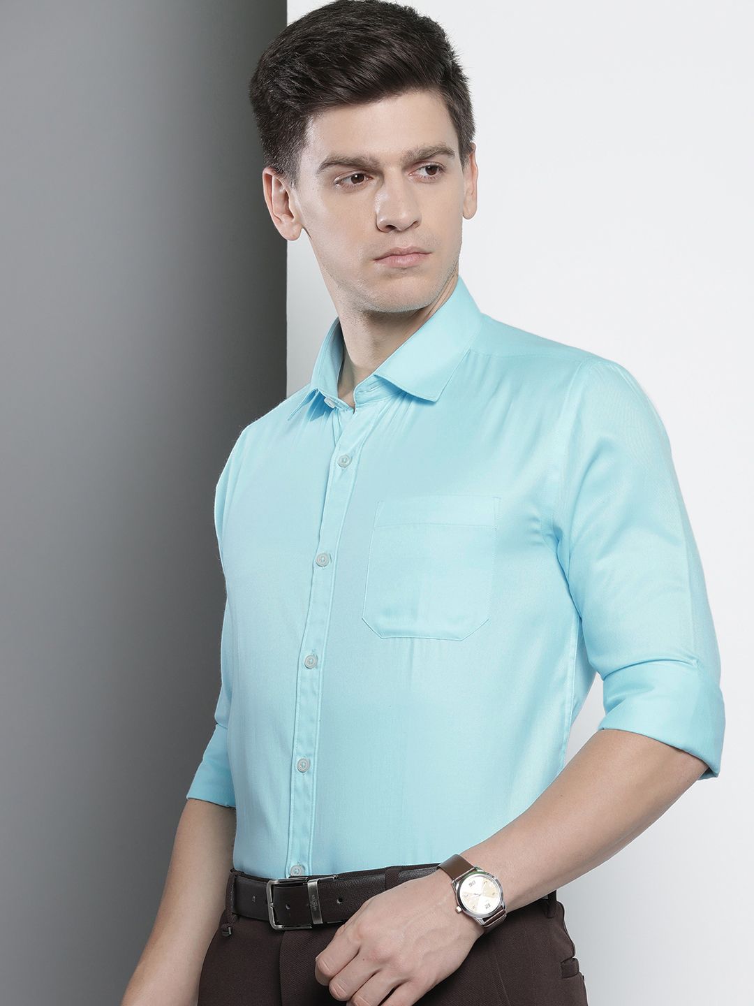 The Indian Garage Co. X Luxe Men Solid Slim Fit Opaque Formal Shirt