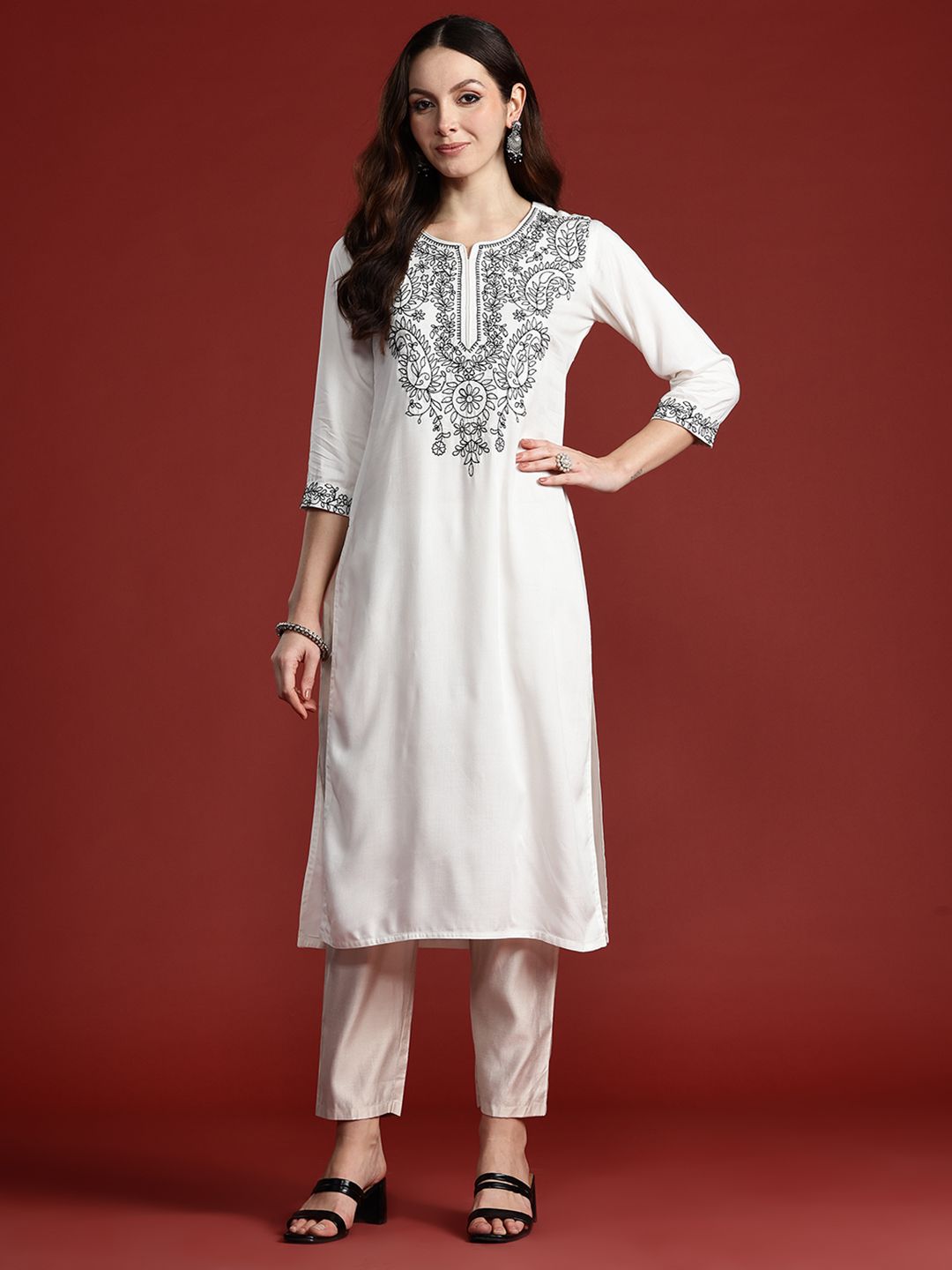 Indo Era Women Paisley Embroidered Thread Work Kurta