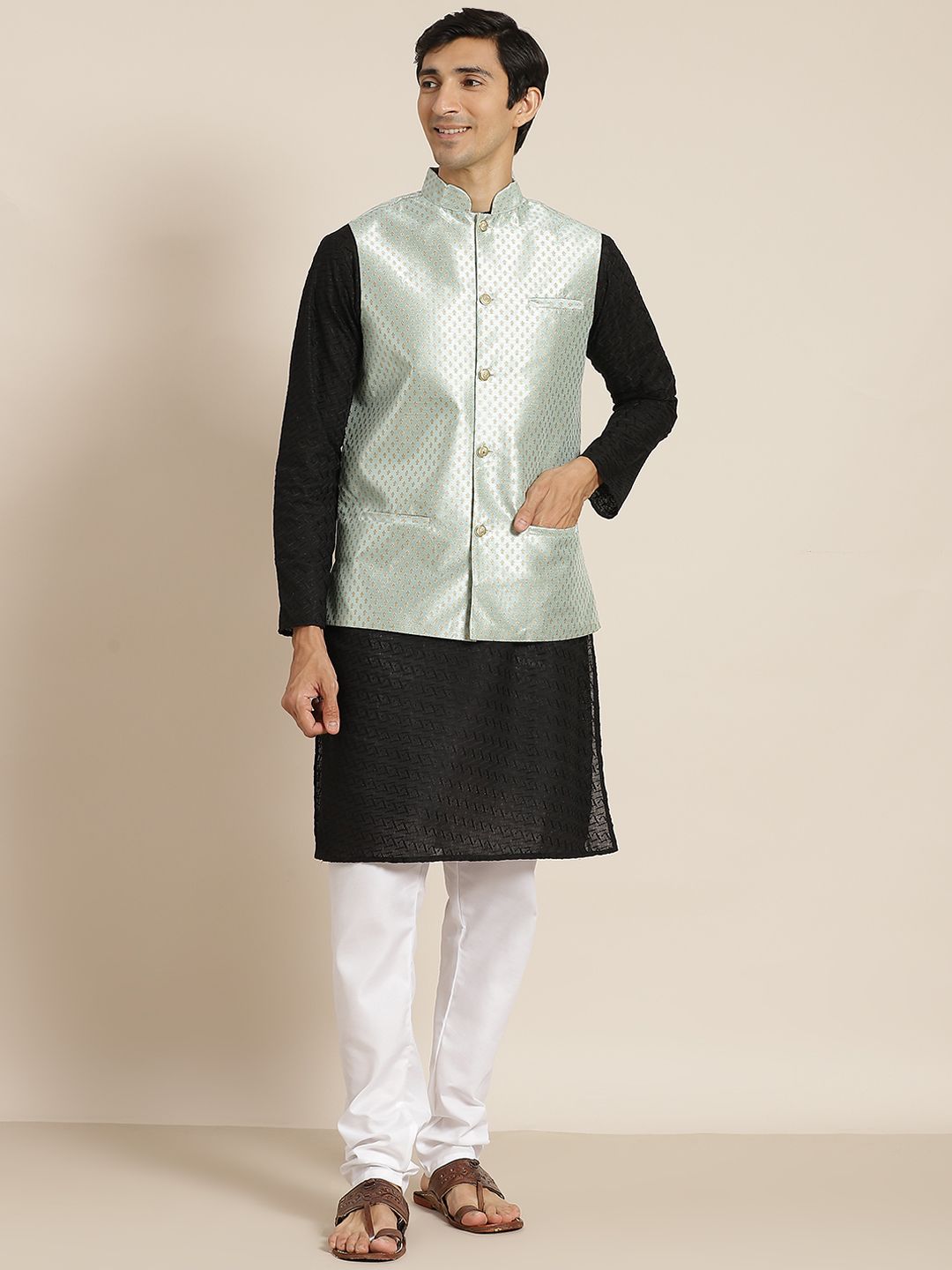 SOJANYA Lelaki Motif Etnik Hitam Chikankari Kurta Kapas Tulen dengan Jaket Churidar & Nehru